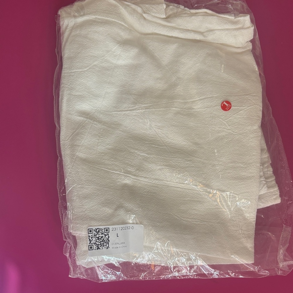 NWT White Linen Pants with Lace and Wood Button Detail